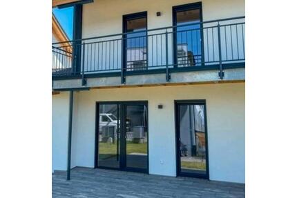 moderne Doppelhaushälfte angrenzend an Burghausen!