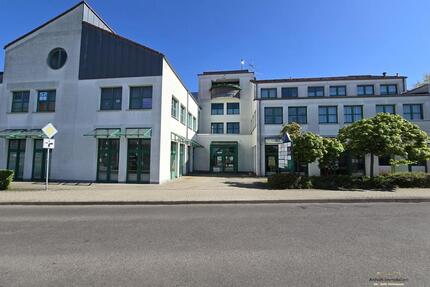 Großzügige Gewerbeeinheit - 880,00&nbsp;EUR Kaltmiete, ca.&nbsp; 110,00&nbsp;m&sup2; in Bitterfeld-Wolfen (PLZ: 06766)