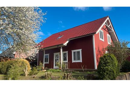 Modernes Architekten-Einfamilienhaus im schwedischen Holzbaustil - Bad Oldesloe