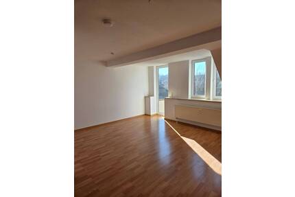 großzügige 4-Raum-Wohnung mit außergewöhnlichem Tageslichtbad - Döbeln