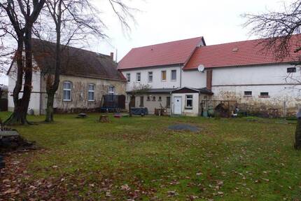 Anwesen mit vielseitigem Nutzungspotenzial in der Gemeinde Wermsdorf zu verkaufen, ehemaliger Gasthof mit Nebengebäuden und ca. 2.630 m² großem Grunds