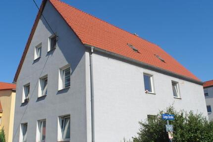 Kleine 2-Zimmer-Wohnung in RÖDERAU mit Laminatboden, sep. Essküche & Bad mit Dusche - Zeithain