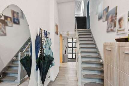 Haus zum Kaufen in Düsseldorf 450.000,00 € 117.36 m²