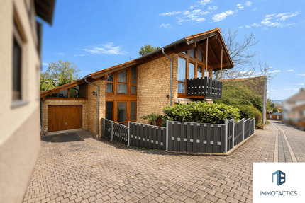 Modernes Ziegelhaus mit großzügigem Wohnbereich, Balkon, Terrasse, Garage & kleinem Garten - Engelstadt