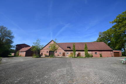 Attraktiver Resthof mit zwei Wohneinheiten und Tierhaltung in Niedersachsen - Dickel / Dönsel
