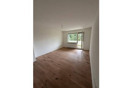 Frisch sanierte 2-Zimmer-Wohnung mit Balkon - bezugsfertig - Bremen Gartenstadt Süd