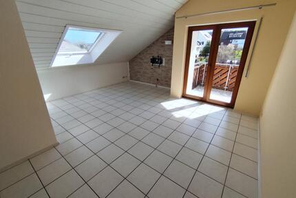 3,5-Zimmer DG-Wohnung mit Balkon, Garage & Fußbodenheizung - Neuenbürg
