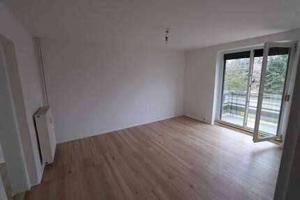 * Frisch renovierte Wohnung mit Balkon in saniertem Wohnhaus in grüner Ruhiglage - Röblingen am See * - Seegebiet Mansfelder Land