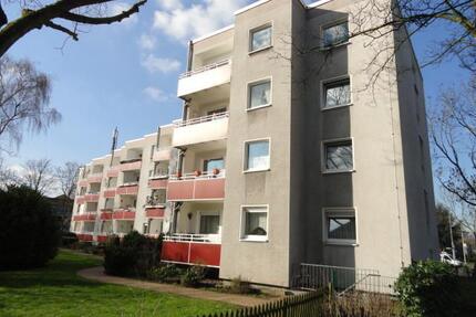 Sehr schöne und renovierte 3-Zimmerwohnung im EG mit Balkon in zentraler Lage... - Duisburg Rheinhausen