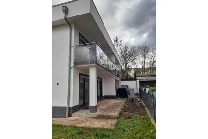 Moderne Doppelhaushälfte mit Garten, Terasse & Carport - Aßlar