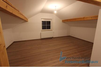 Schöne Dachgeschosswohnung zum Erstbezug in ruhiger Lage von OsterhofenAltenmarkt