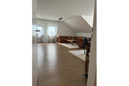 Großzügige Dachgeschoß-Wohnung - 1.080,00&nbsp;EUR Kaltmiete, ca.&nbsp; 90,00&nbsp;m&sup2; in Heinsberg (PLZ: 52525)