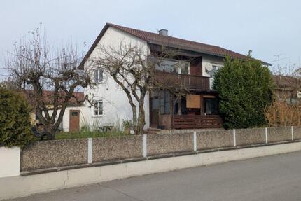 Verk. gepflegtes Haus Zweifamilienhaus m. 2 Garagen in Osterhofen