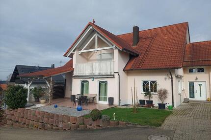 Haus EG-Wohnung - 1.500,00&nbsp;EUR Kaltmiete, ca.&nbsp; 147,00&nbsp;m&sup2; in Bibertal (PLZ: 89346)