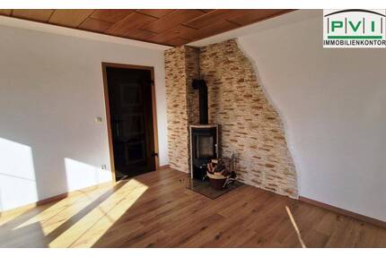 Sonnenterrasse, Kaminofen, Wohnküche, gr. Bad und und und - Wohnen in Breitenbrunn ! - Breitenbrunn/Erzgebirge