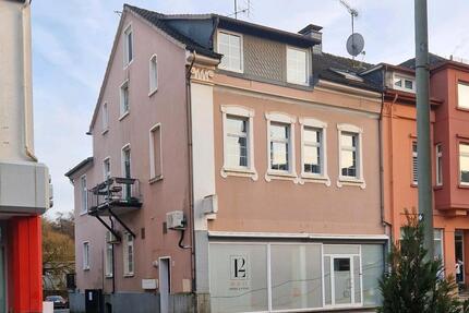 Wohn- und Geschäftshaus - 690.000,00&nbsp;EUR Kaufpreis, ca.&nbsp; 275,00&nbsp;m&sup2; in Gummersbach (PLZ: 51645) Berstig Süd