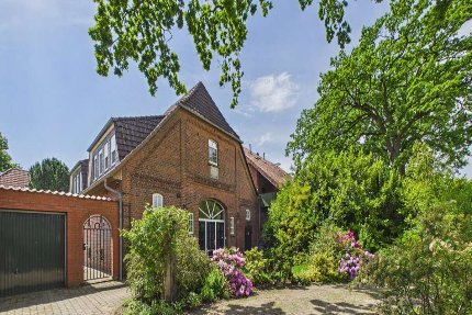 Haus zum Kaufen in Garbsen 980.000,00 € 360 m²
