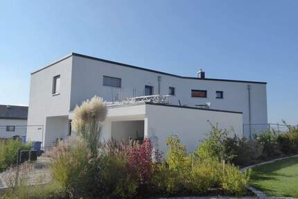 Großzügiges Einfamilienwohnhaus mit Einliegerwohnung in Ortsrandlage! - Sugenheim