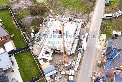 K 586 - Erstbezug in eine moderne und energieeffiziente Doppelhaushälfte mit Carport, Geräteraum und Terrasse in Beesten!!