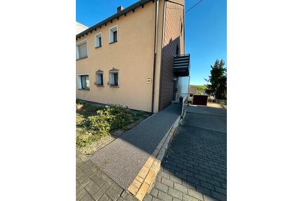 Zweifamilienhaus mit Garten in ruhiger Wohnlage (Sackgasse) - Quierschied