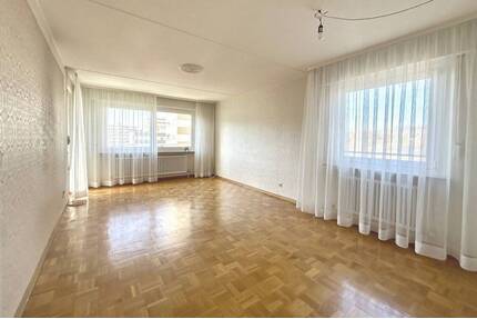Frei + hell! 2-Zi.-Whg. mit sonnigem Balkon + Aussicht, 6. OG, Aufzug, Stellplatz i. Freien - Stuttgart Feuerbach