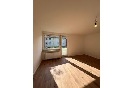 KOMFORT UND RUHE MIT SONNE UND NATUR - 2 Zi. EG-Wohnung mit EBK & Balkon - Wolfsburg Alt-Wolfsburg