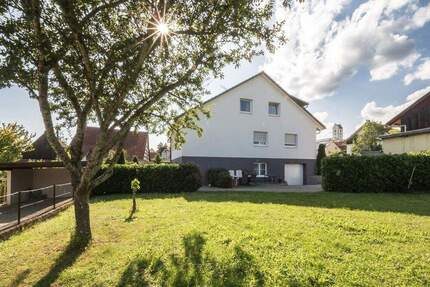 Einzeln oder Komplett: Charmantes MFH mit 3 Wohneinheiten auf weitläufigem Grundstück mit Scheune - Emmingen