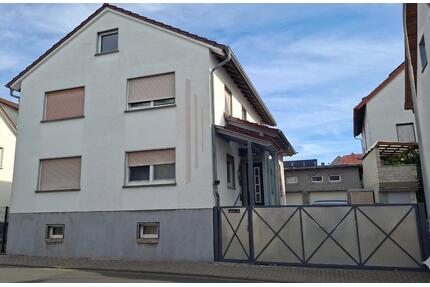 Geräumiges 8-Zimmer Ein- Zweifamilienhaus Alten-Buseck