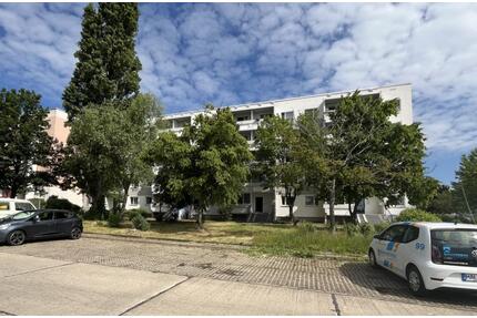 Sonnige Aussicht mit Aufzug - 377,00&nbsp;EUR Kaltmiete, ca.&nbsp; 65,11&nbsp;m&sup2; in Halle (Saale) (PLZ: 06132) Silberhöhe