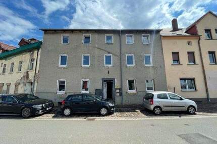 +++ Sanierungsbedürftiges Mehrfamilienhaus in zentraler Lage +++ - Teuchern