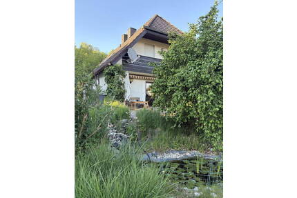 Großes freistehendes Ein-Zweifamilienhaus mit sonnigem Garten und Platz für die ganze Familie - Feucht Moosbach
