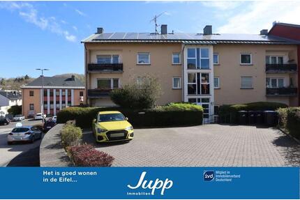 Geräumige 3 ZKB Wohnung mit Balkon und PKW-Stellplatz in einem Mehrfamilienhaus in Hillesheim