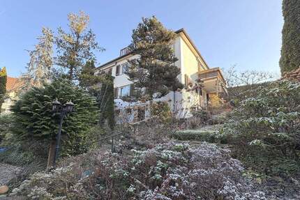 2-Familienhaus mit Terrasse, Garten und Stellplätzen - Stuttgart Kaltental