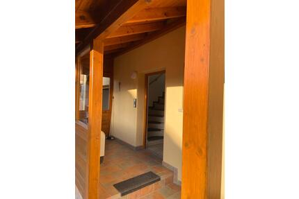 Doppelhaushälfte mit neuer Küche, Garage und Garten - Wilburgstetten