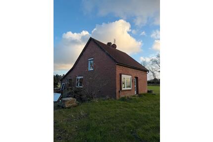 Sanierungsbedürftiges Haus, Alleinlage, Pferdehaltung möglich - Apen