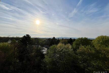 ***Wohnen mit Aussicht - 3 Zimmer - Balkon - TG - Aufzug*** - Frankfurt am Main Eckenheim