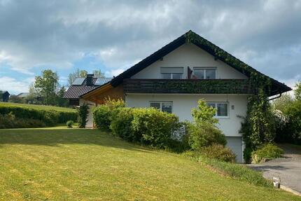 Idyll. Anwesen 360 m², 6 WE & 3.000 m² in Dorfrandlage von privat - Prackenbach