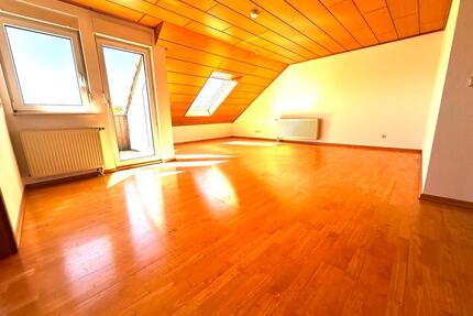 Helle Dachgeschosswohnung mit Balkon in Idar-Oberstein