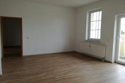 Großzügige 3-Zimmer-Wohnung mit Balkon, Einbauküche und Stellplatz - Tangerhütte