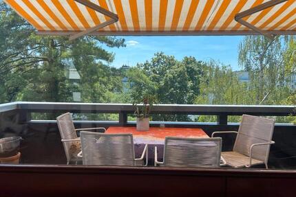 Zwei-Zimmer Dachgeschosswohnung mit 2 Balkonen in Biebrich - Wiesbaden