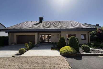 Haus zum Kaufen in Blomberg Istrup 350.000,00 € 204 m² - Blomberg / Istrup