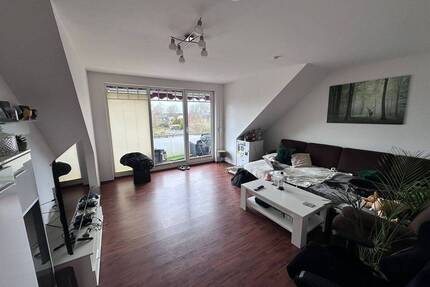 Moderne 3-Zimmer-Wohnung (Dachgeschoss) mit Balkon und Pkw-Stellplatz in Uetersen