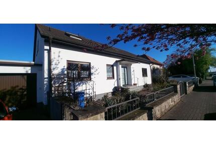 Sehr großes, gepflegtes Einfamilienhaus in toller Lage - Neustadt an der Weinstraße