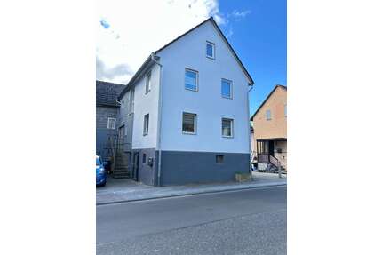 Haus zum Kaufen in Staufenberg 196.000,00 € 110 m²