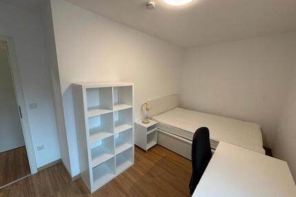 Shared room for 1–2 people in a 3-person flat share, furnished, n - Deggendorf