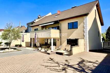 Haus zum Kaufen in Jüchen 1.100.000,00 € 279 m²