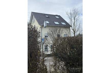 Großzügige Doppelhaushälfte mit 