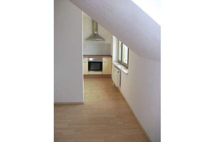 Agnesstr. * EBK, Wanne und Laminat...2-Raum-DG-Whg...schick saniert * - Chemnitz Schloßchemnitz