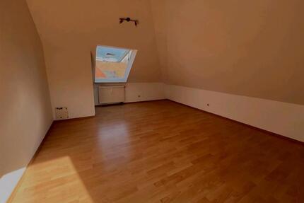 Zentrale 3,5 Zimmerwohnung auf 2 Ebenen, 2 Bäder, TG in ERLANGEN - Buckenhof