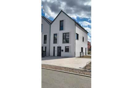 5-Zimmer mit Wohn-Essbereich, 4 Schlafzimmern, 2 Bädern, Terrass - Köfering